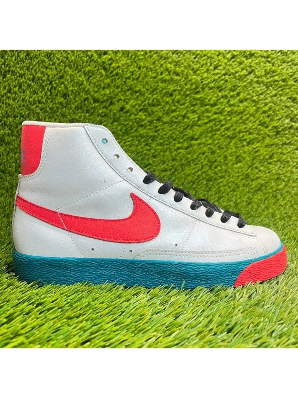 Nike Blazer Mid Womens Size 7.5 White Red Blue Athletic Leather Shoes Sneakers